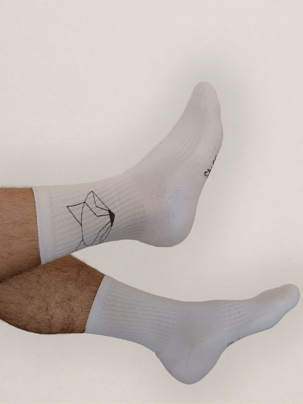 Homme portant des chaussettes de Padel BOLTAN